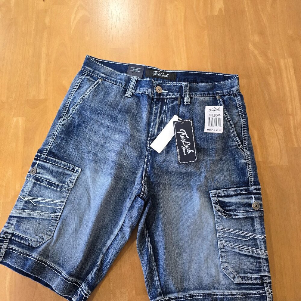 True Luck Men's Classic Stretch Denim Cargo Shorts MSRP $40 Size 32 NWT